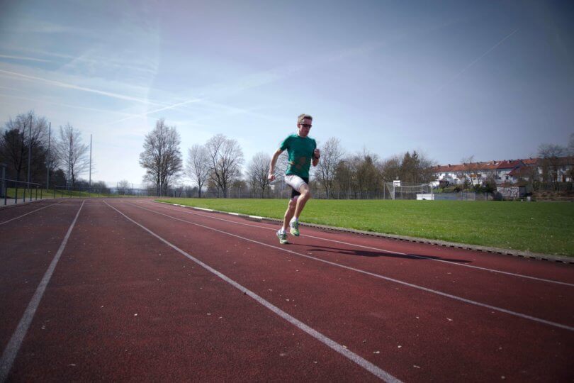 Bei einem Leistungstest kannst du deinen Puls beim Sport herausfinden