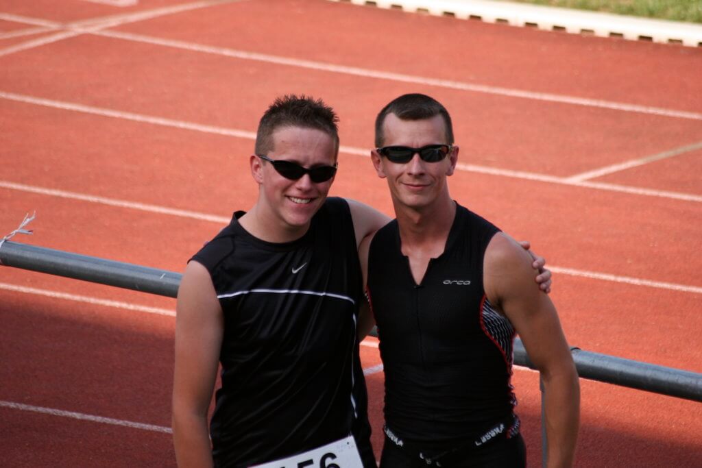 Max vor seinem zweiten 10km Lauf - Max (links) und Tom (rechts)